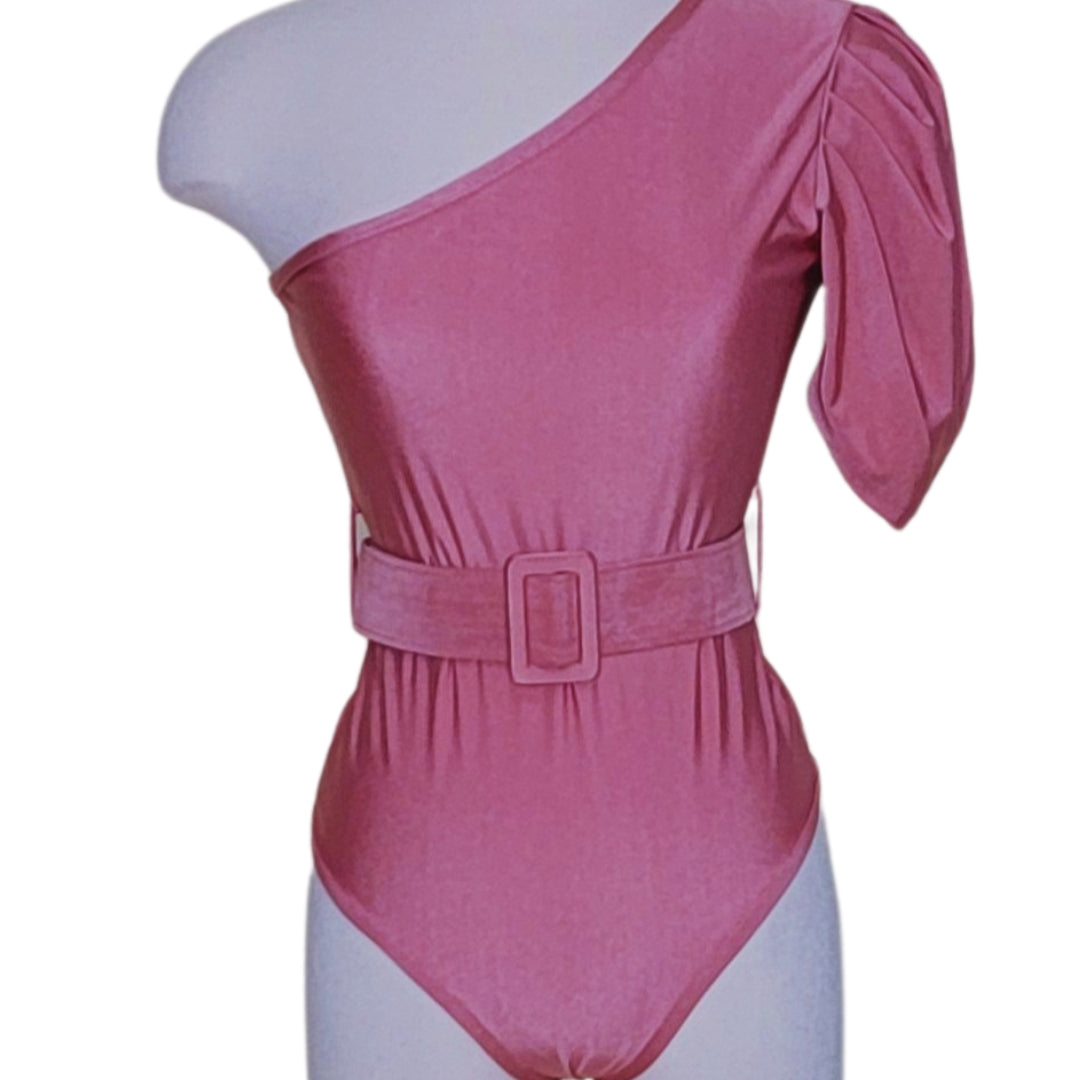 body asimétrico
body con cinturón
body elegante mujer
ropa chic GV
body de un hombro
body sofisticado
body con manga volumen
body fashion 2025
body casual elegante
GV Boutique
