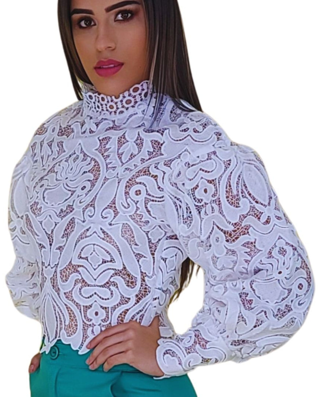 Eterna — blusa de encaje blanco con cuello alto y mangas abullonadas