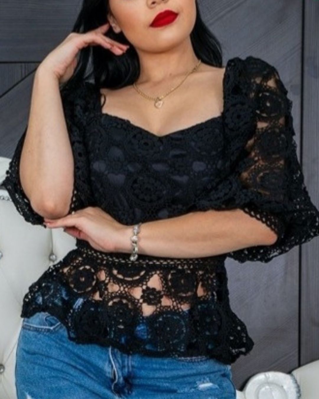 Nana top romántico de encaje crochet con mangas abullonadas
