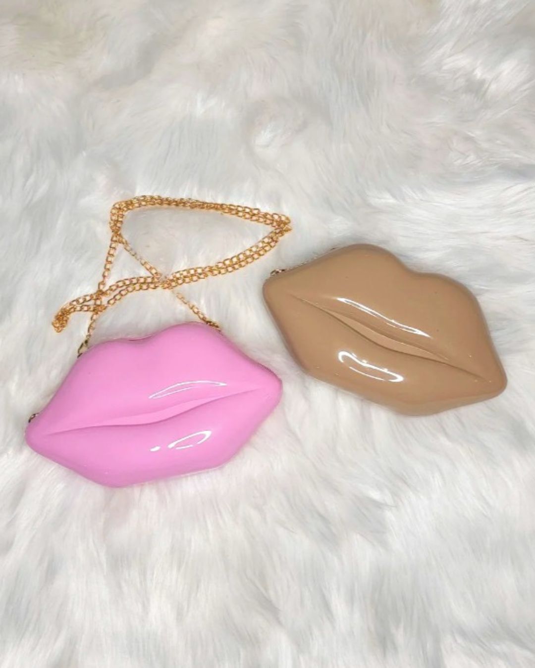 Kissy — bolso mini en forma de labios con cadena dorada