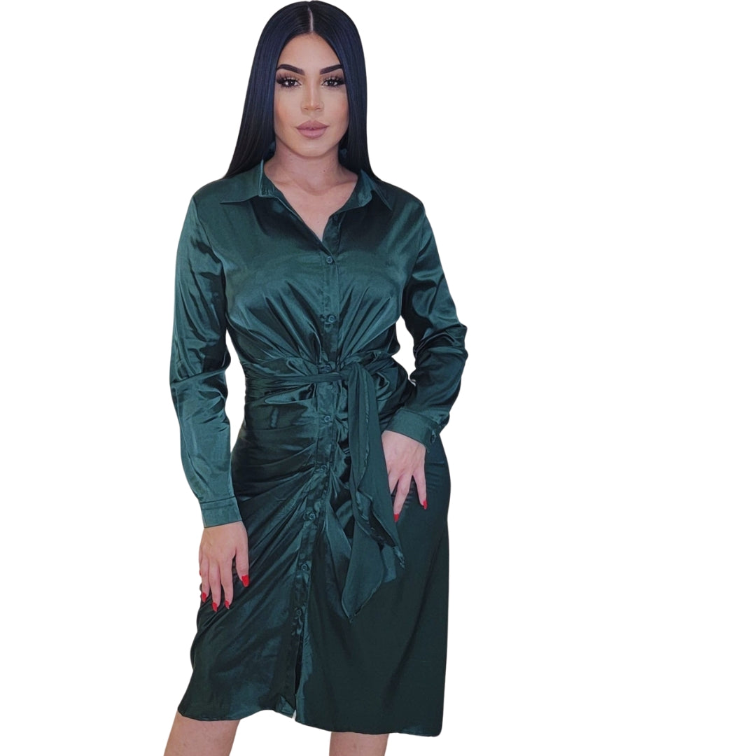 vestido camisero satinado
vestido midi elegante
ropa boutique mujer
vestido verde esmeralda
moda ejecutiva femenina
outfit elegante diario
vestido con lazo cintura
ropa GV Boutique
estilo minimalista elegante
vestido formal cómodo