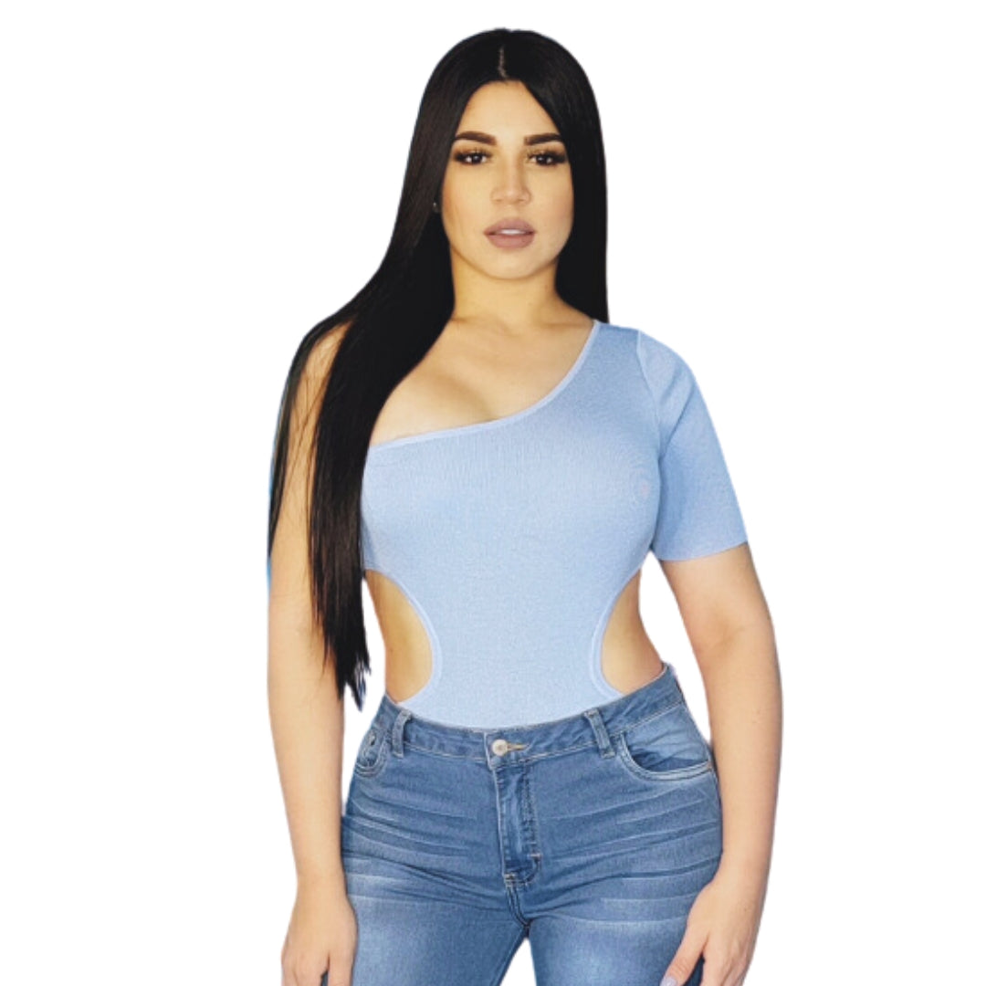 body celeste mujer
body un hombro
body asimétrico 2025
ropa femenina boutique
body con recortes
outfit moderno mujer
tendencias moda 2025
GV Boutique
body elegante mujer
body casual chic