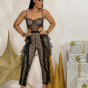 Enterizo de encaje
Jumpsuit elegante
Outfit de noche
Moda sensual
Enterizo con transparencias
Estilo glam
Moda premium
GV Boutique
Tendencia 2025
Mujeres con estilo