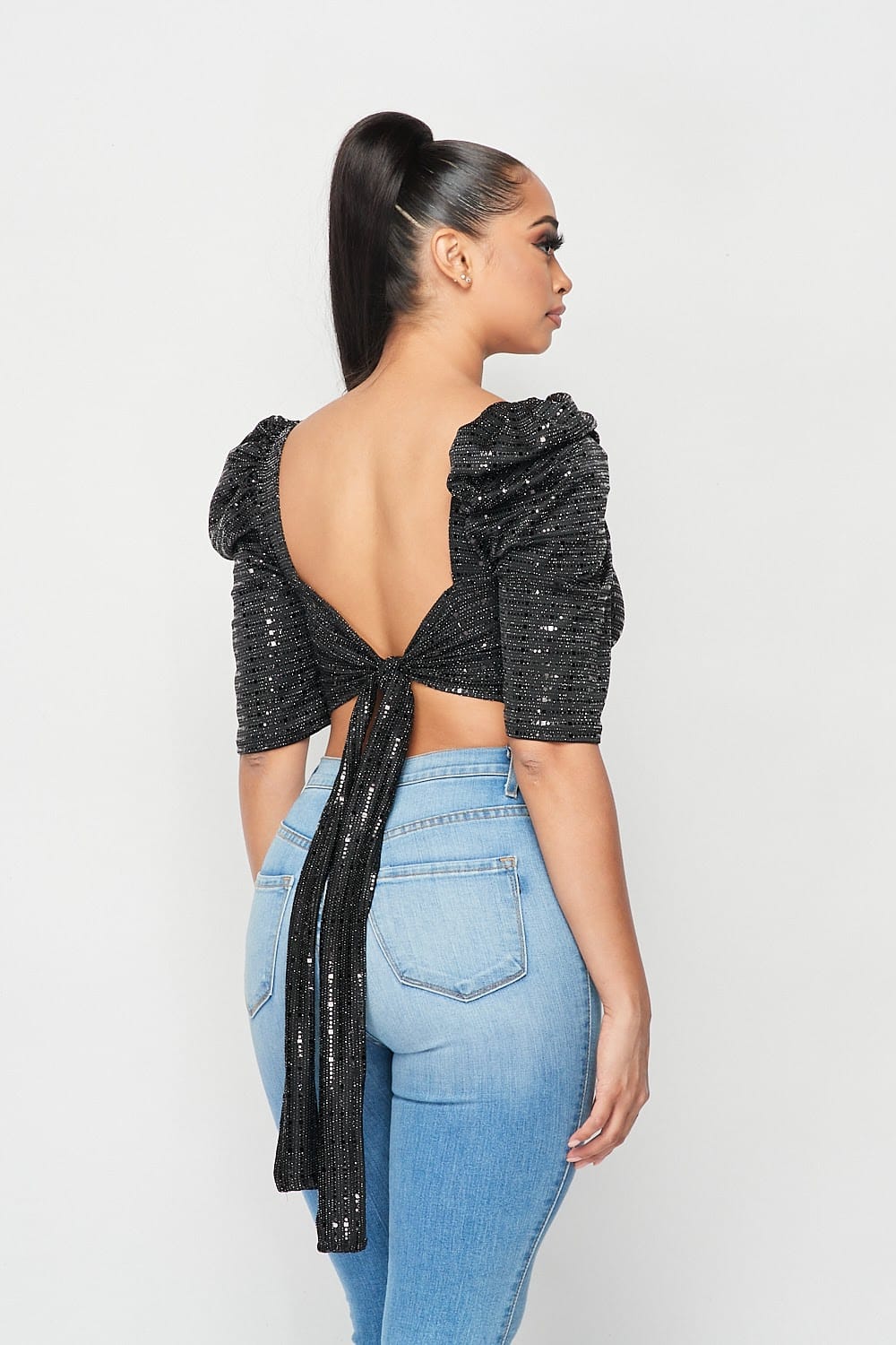 crop top lentejuelas
top negro mujer
mangas abullonadas
blusa de fiesta
top elegante noche
ropa premium mujer
outfit nocturno
GV Boutique tops
moda caribe chic
estilo sofisticado